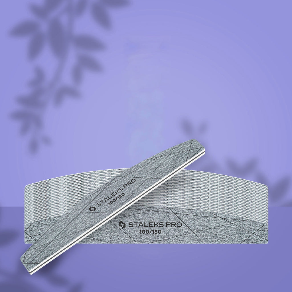STALEKS SMART 40 mineralinė dildė 100/180 – 25 vnt. pakuotė ant violetinio fono