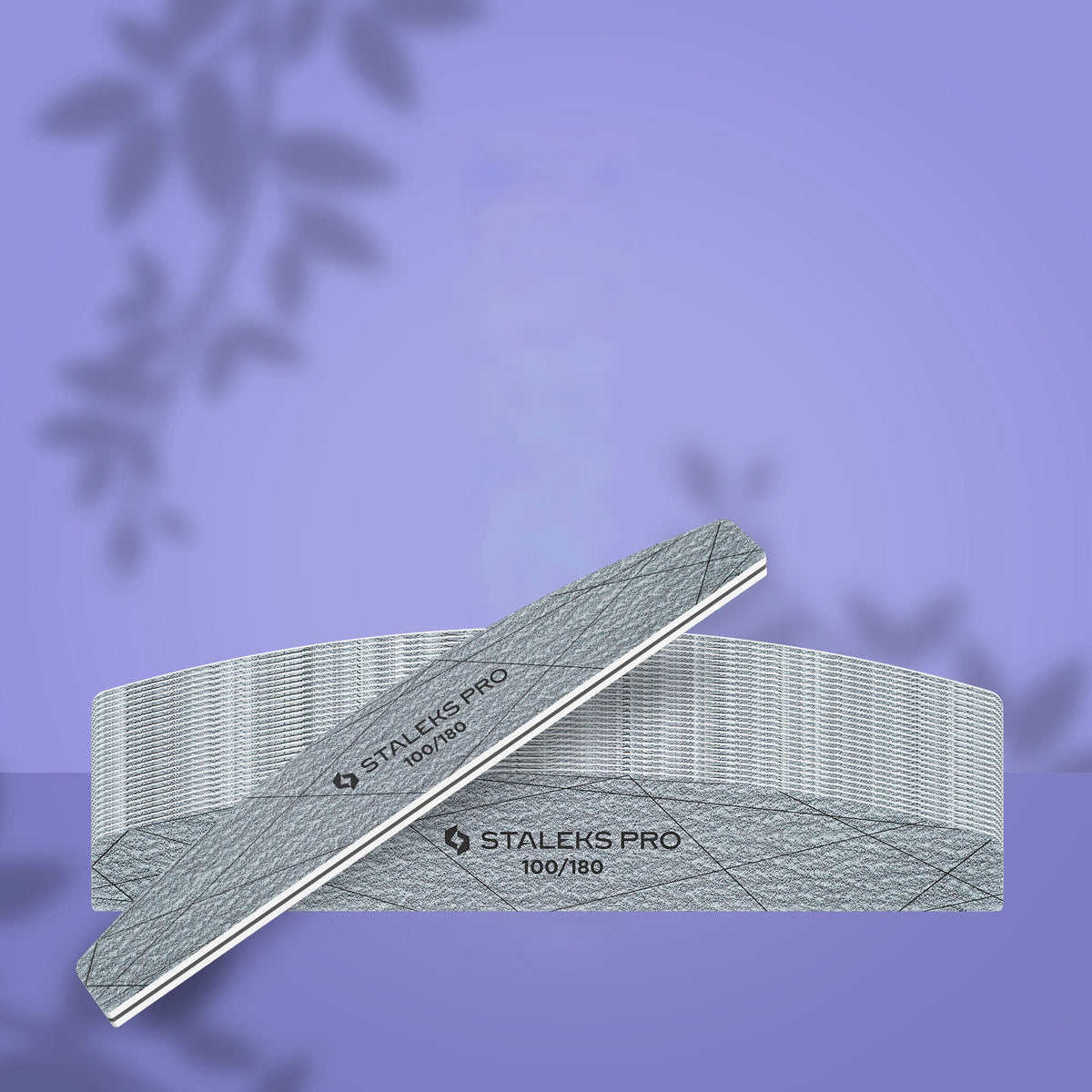 STALEKS SMART 40 mineralinė dildė 100/180 – 25 vnt. pakuotė ant violetinio fono